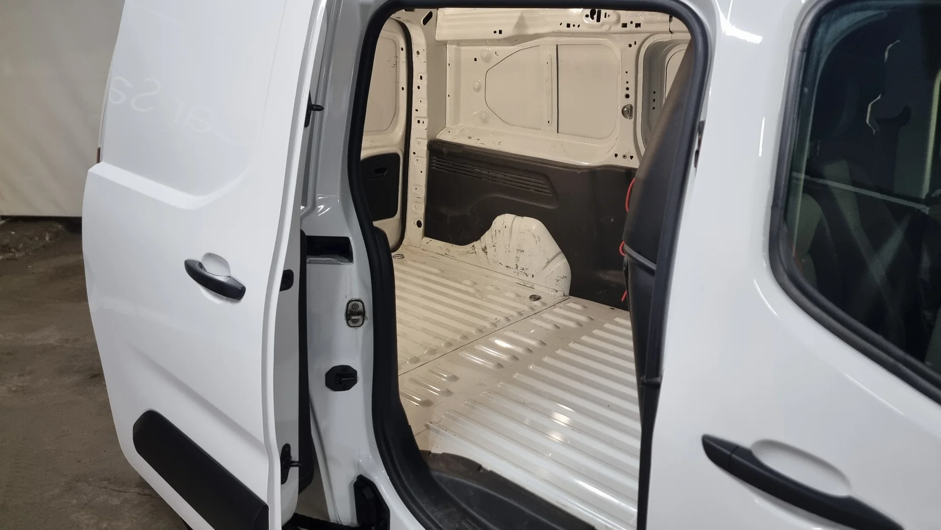 Peugeot Partner photo